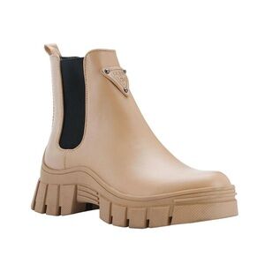 Guess Hestia Lug Sole Tan Chelsea Boots Size 9.5